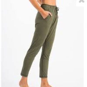Zyia Everywhere Pants-Olive NWT
